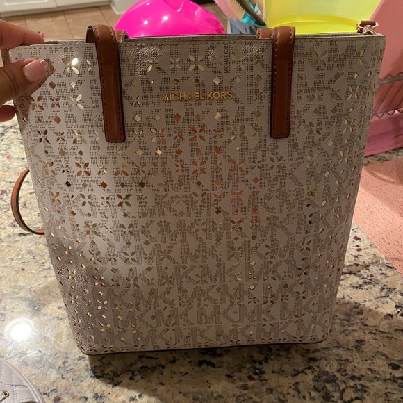 Michael Kors Handbags - Cure michael kors bag